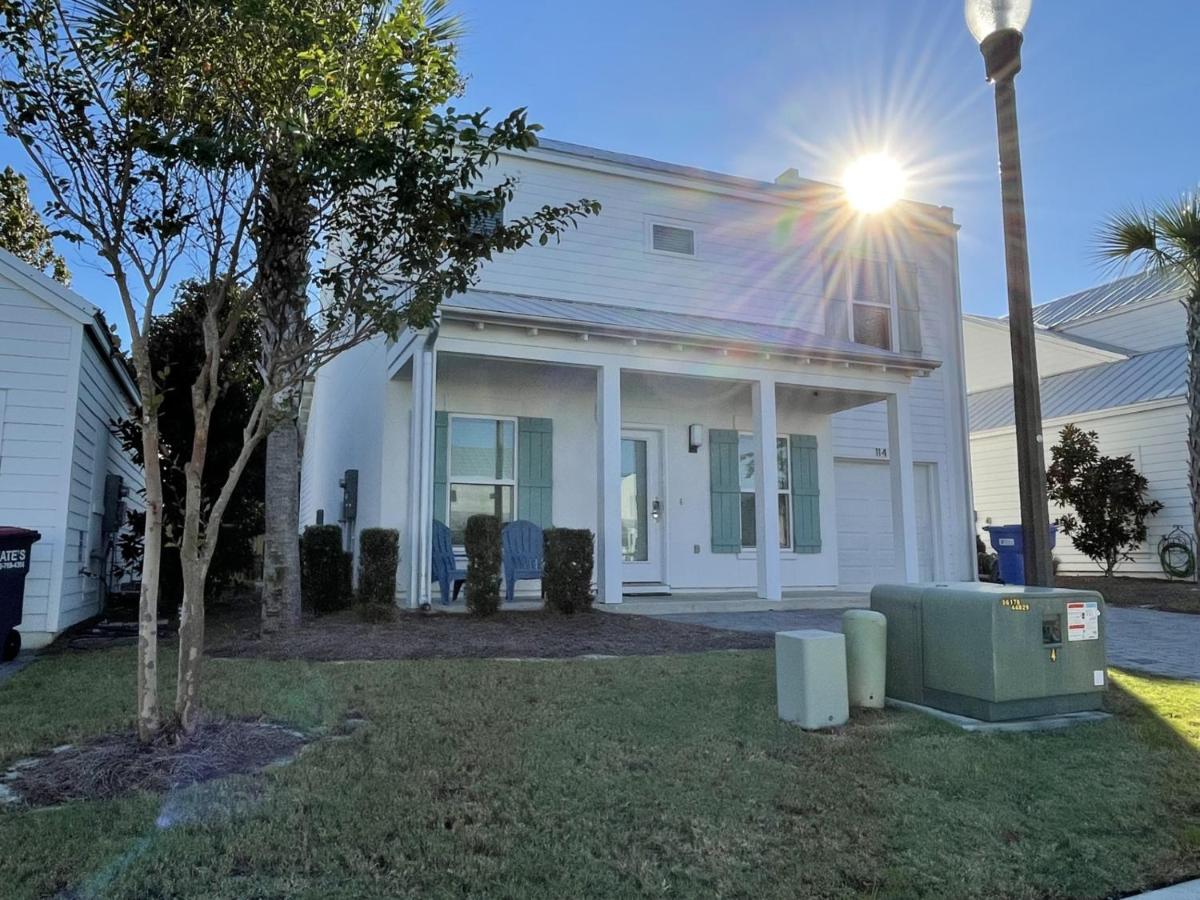 Popular attractions Area Nearby Property